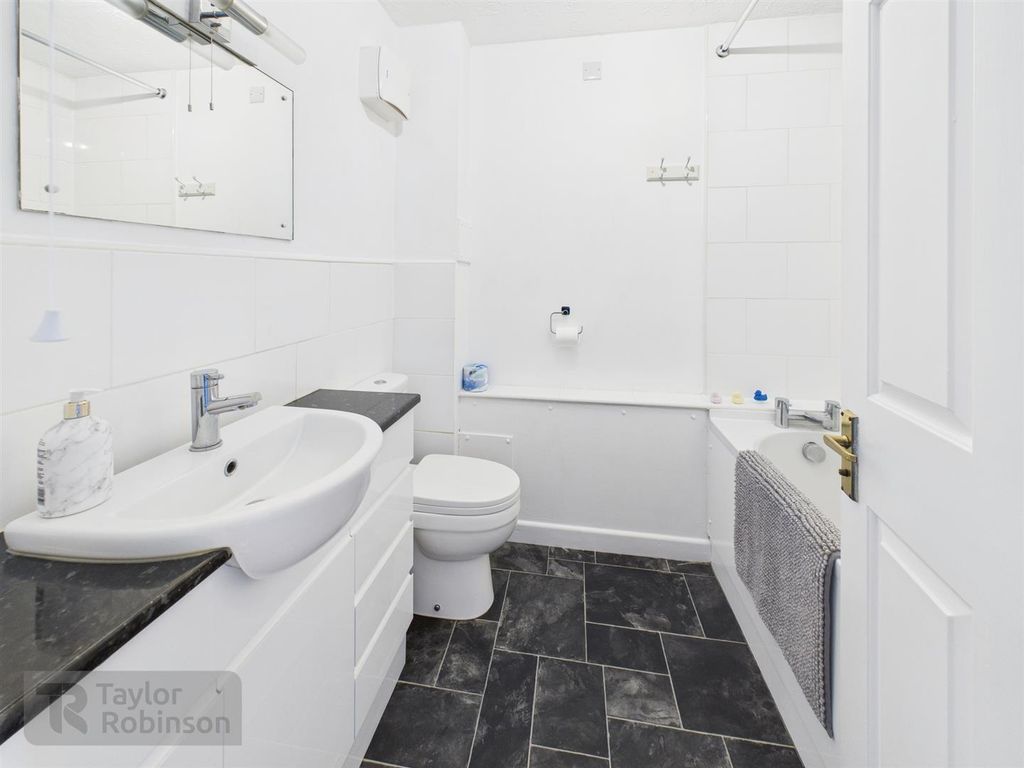 Property photo 3 of 8 Cam02600G0-Pr0561-Still007.Jpg