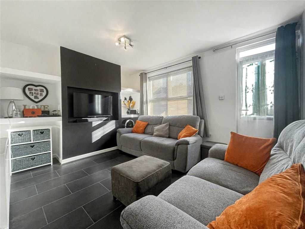 Property photo 1 of 10 Picture No. 05