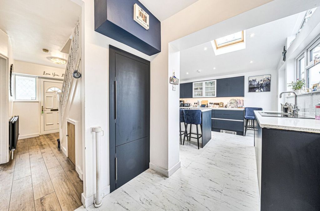 Property photo 3 of 43