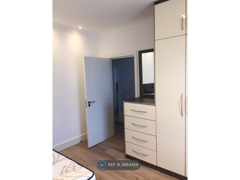 Property photo 3 of 14 Bedroom