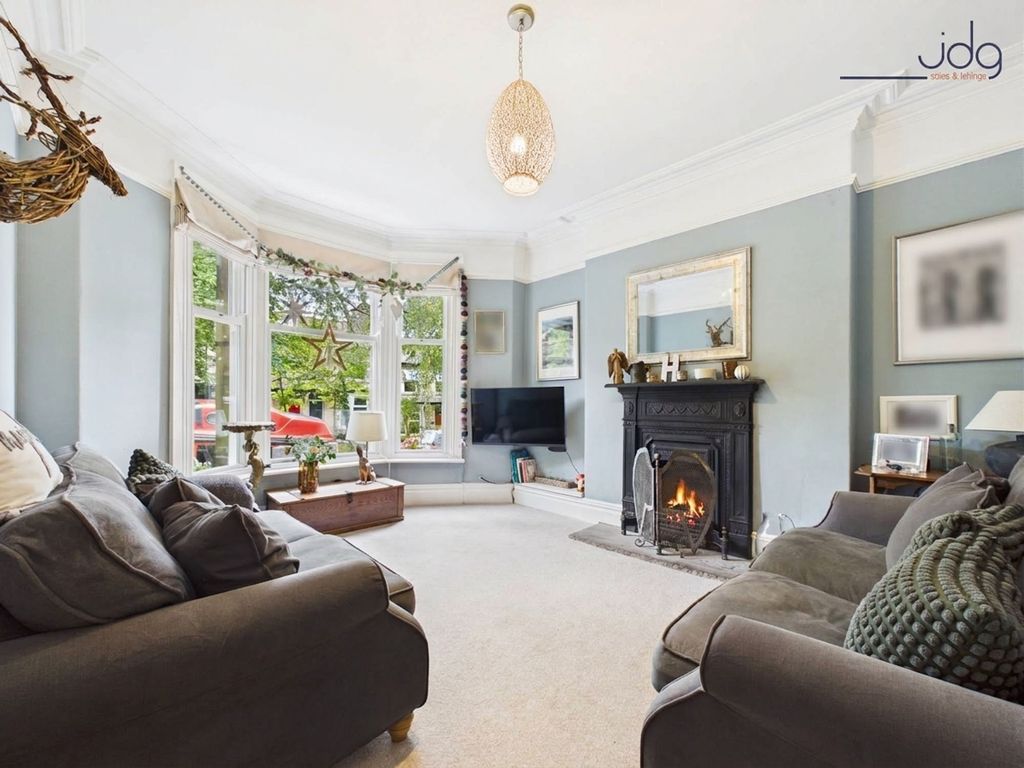 Property photo 3 of 28 The Bay Fronted Lounge