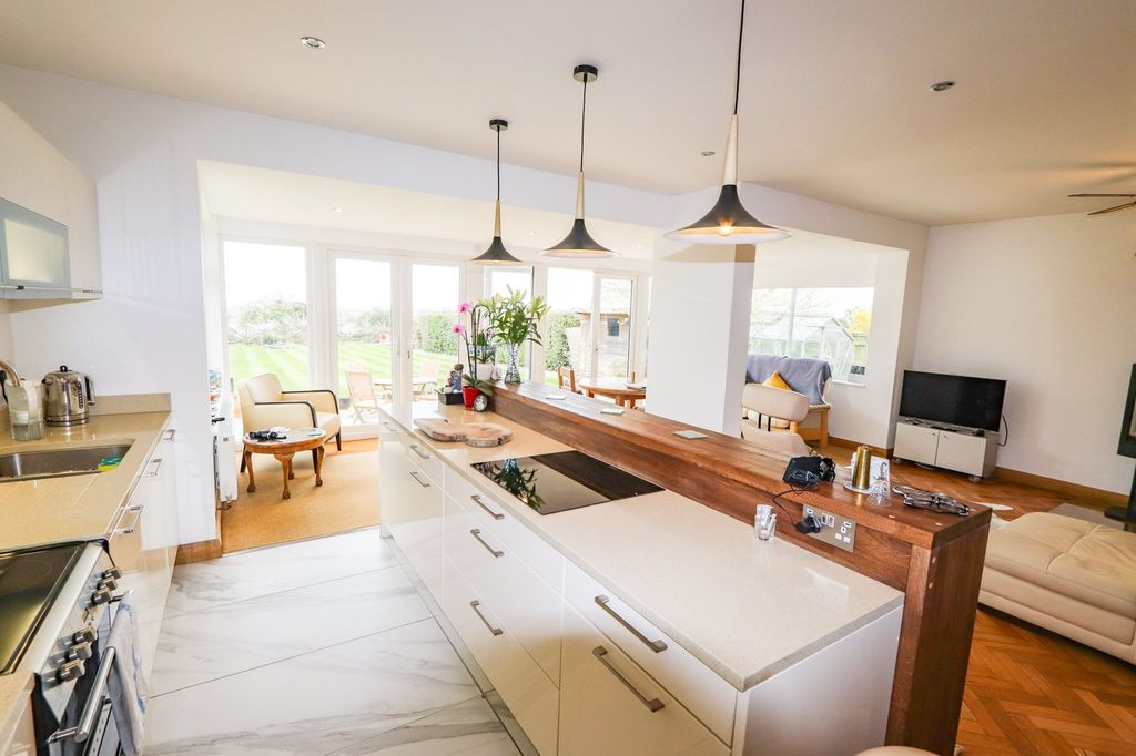 Property photo 2 of 22