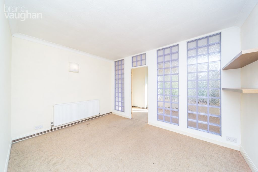 Property photo 2 of 7 (Main)