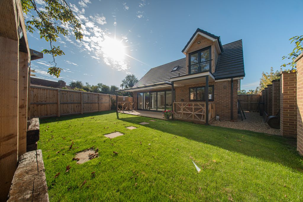 Property photo 2 of 25