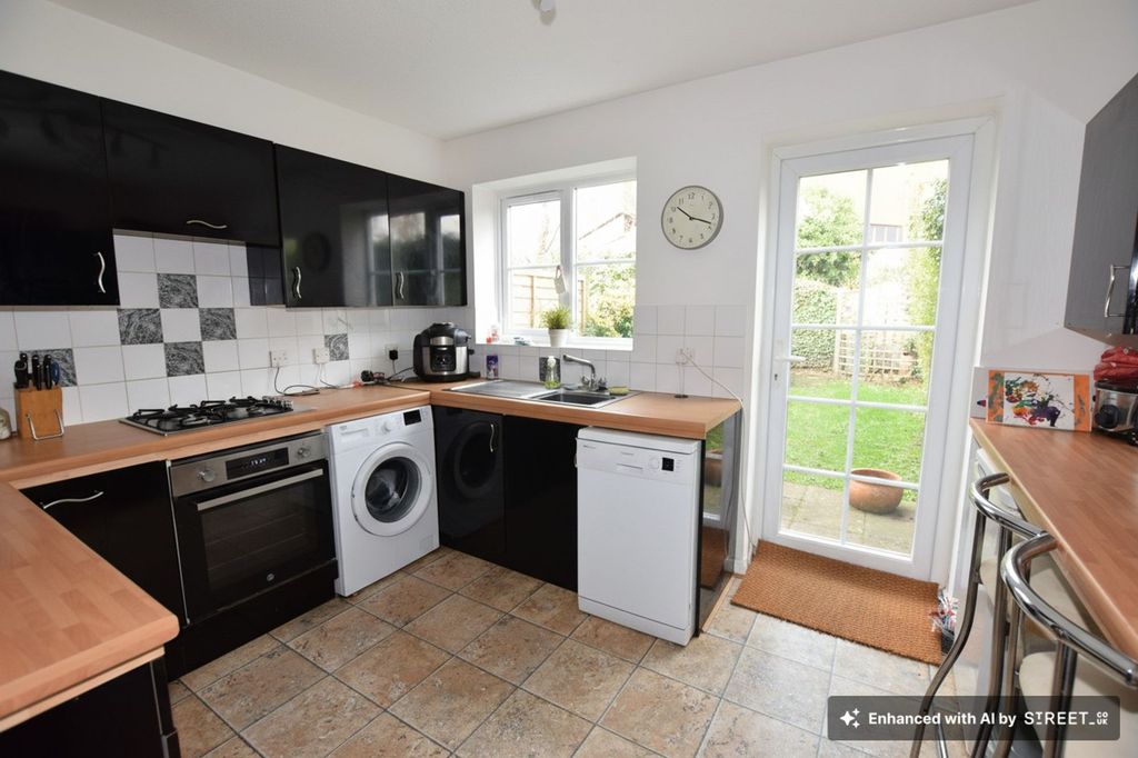 Property photo 3 of 7 Kitchen