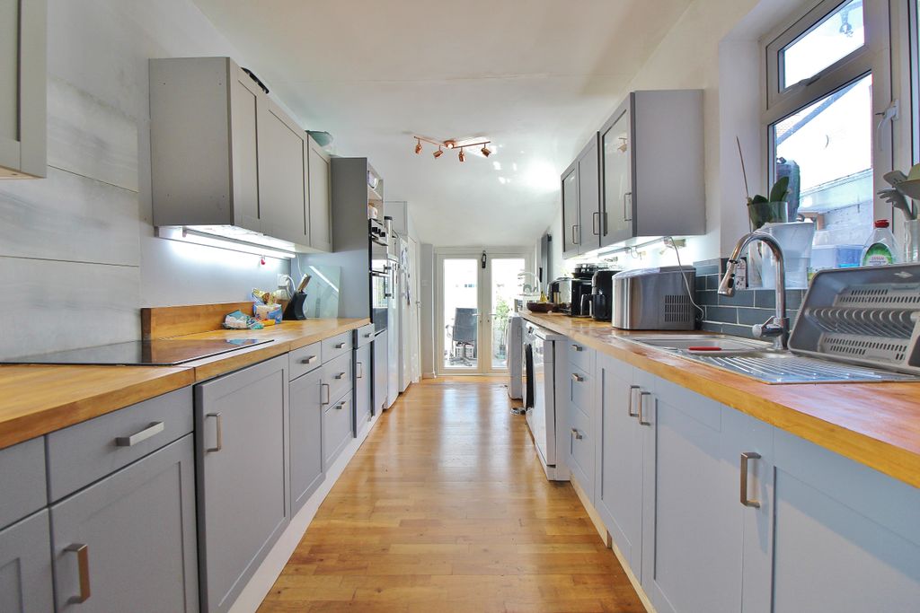 Property photo 2 of 25