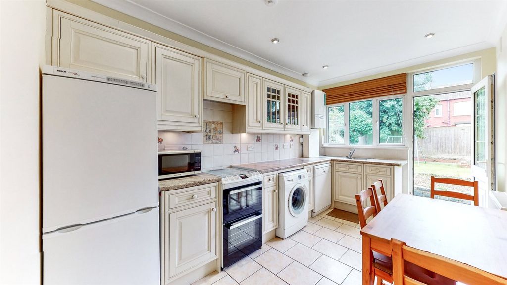 Property photo 2 of 16 Picture No. 08