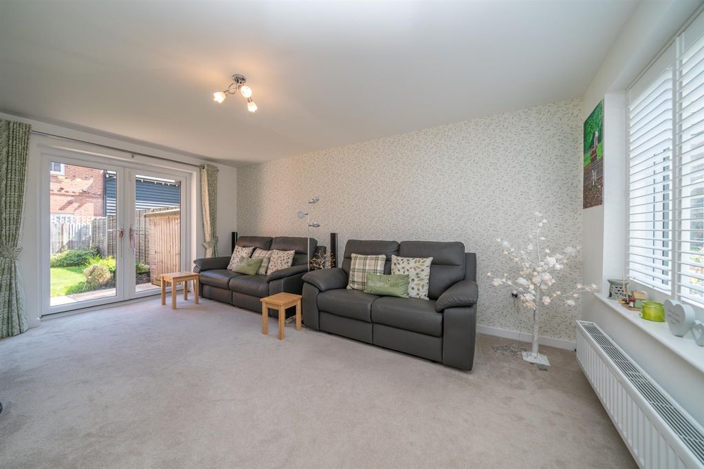 Property photo 2 of 19 17-Farm-End-04239.Jpg