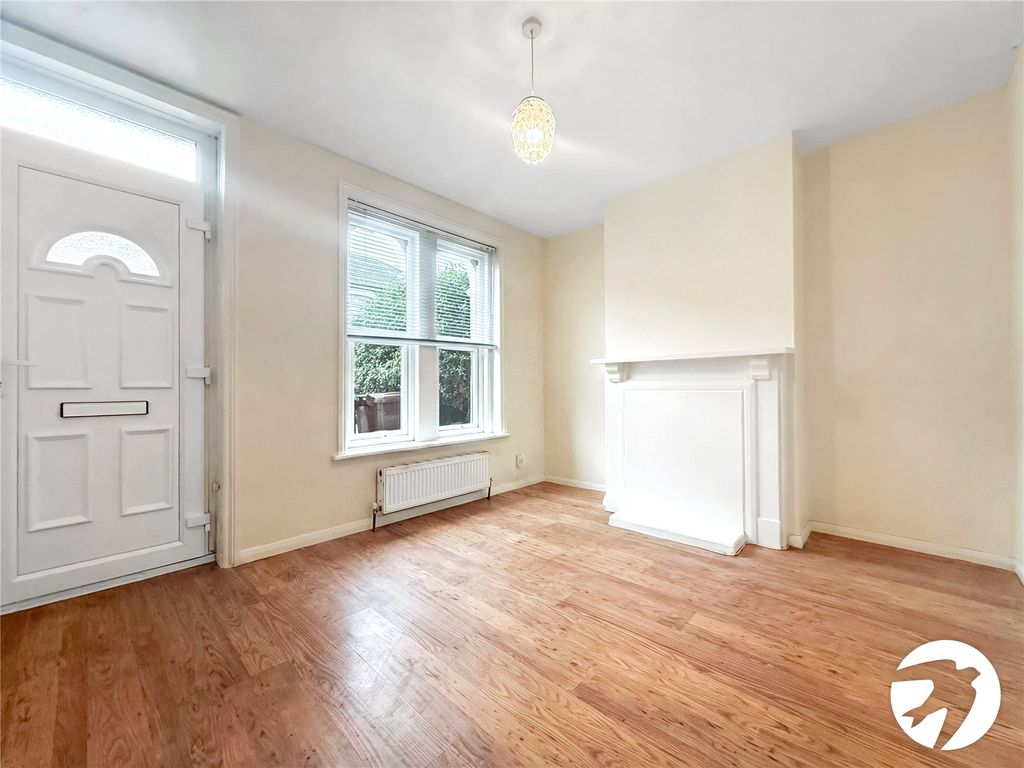 Property photo 3 of 9 Lounge