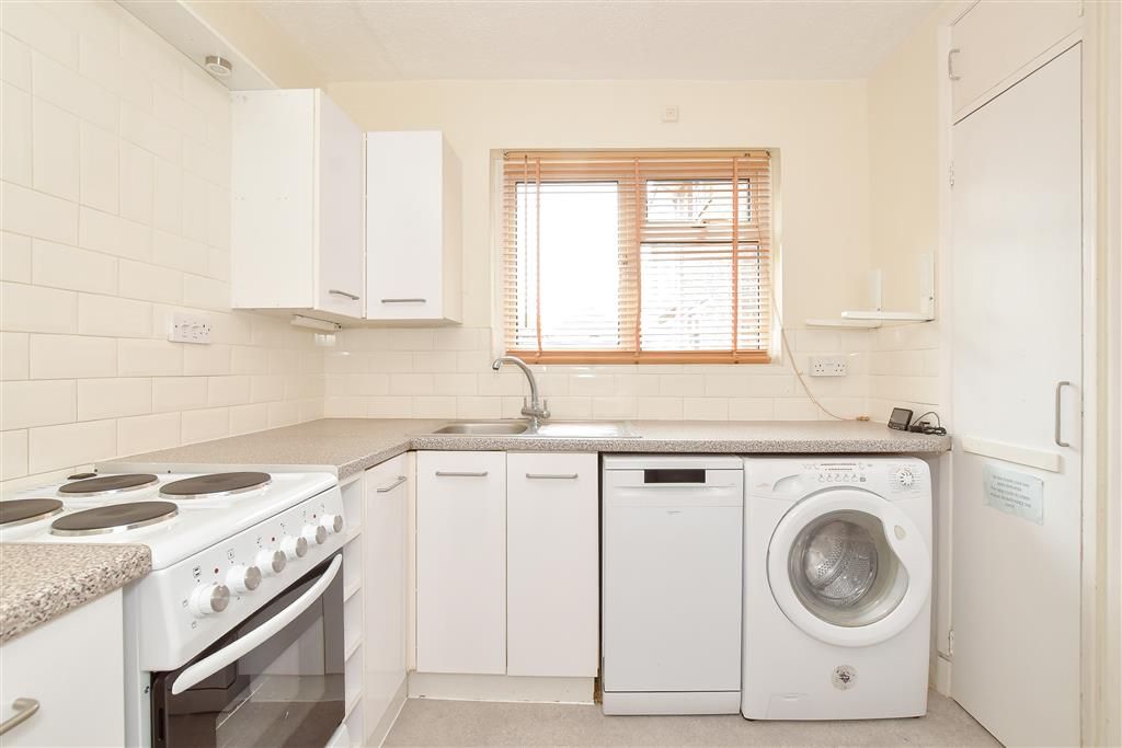 Property photo 1 of 10 Kitchen