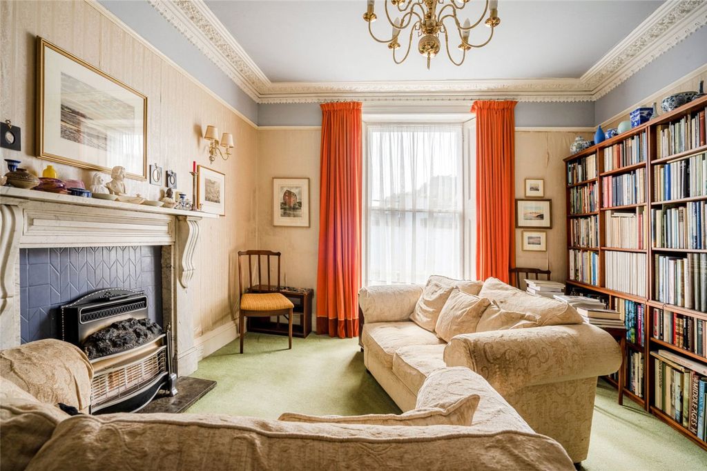 Property photo 2 of 9