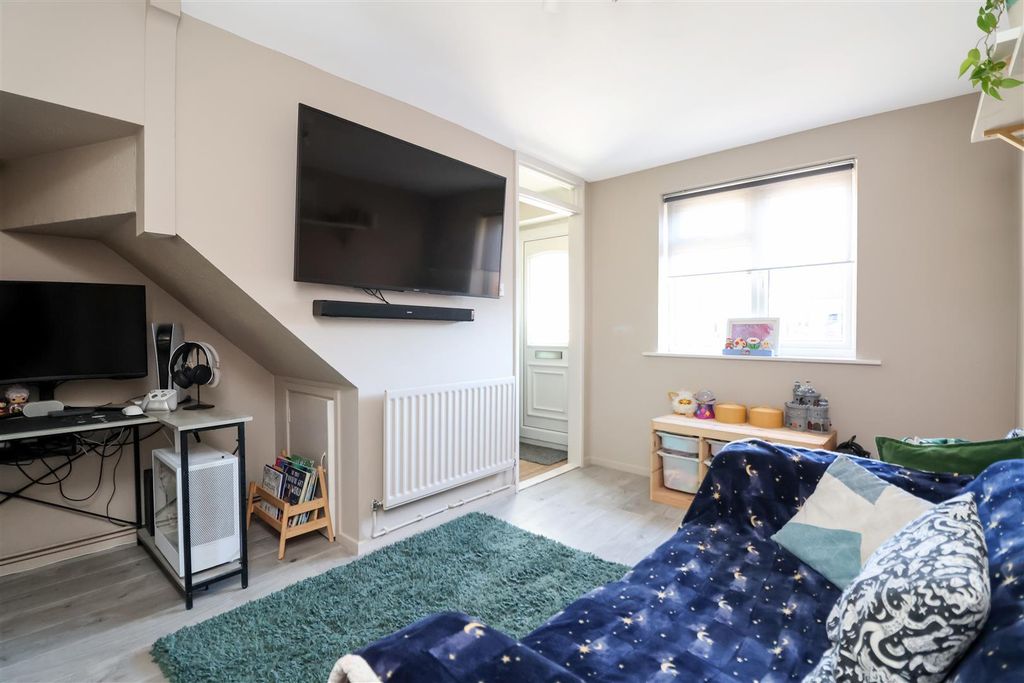 Property photo 3 of 18