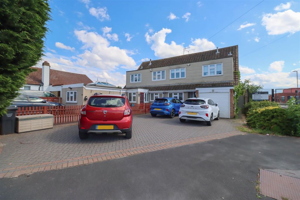 Property photo 1 of 3 21 Alderney Gardens Outside-3.Jpg