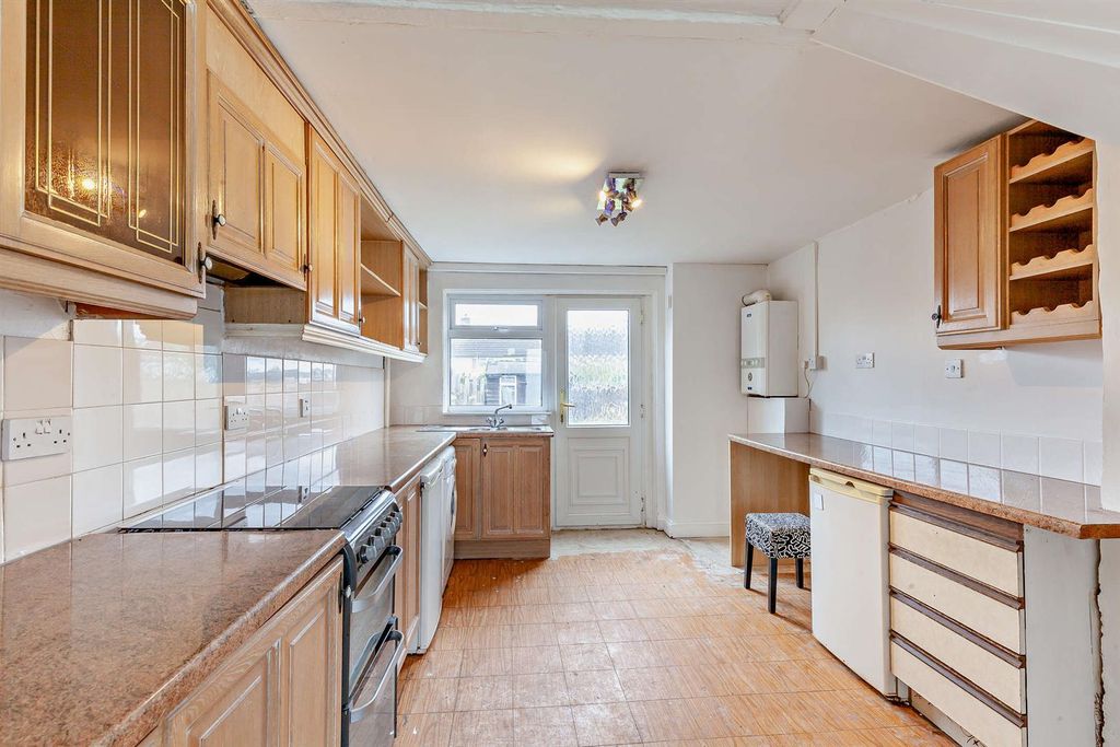 Property photo 2 of 14 8655663-Interior01-800.Jpg