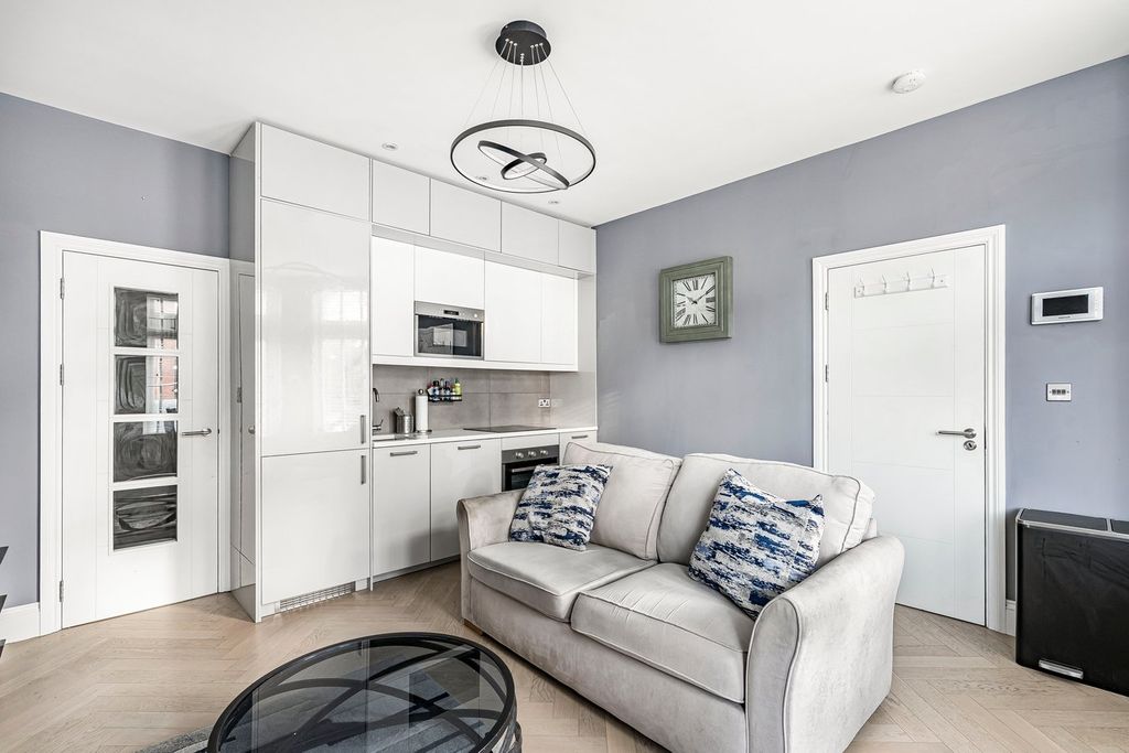 Property photo 3 of 9