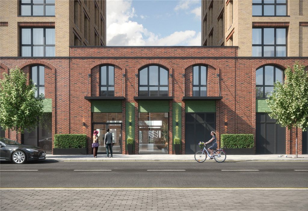 Property photo 1 of 15 Waterhouse Gardens