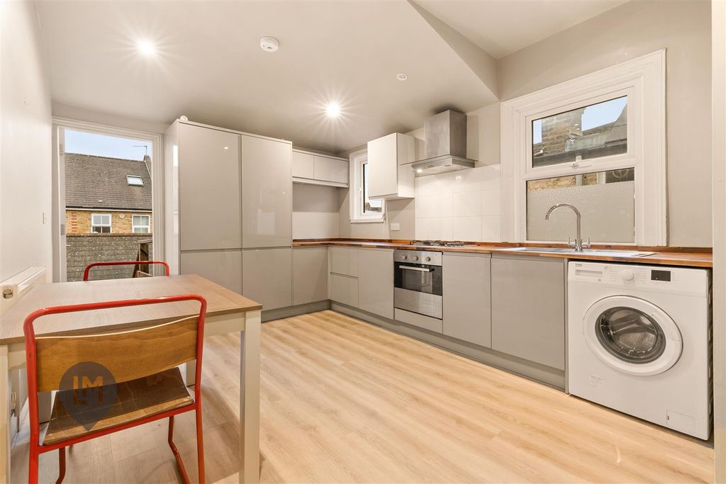 Property photo 2 of 6 Kitchen/Dining Room
