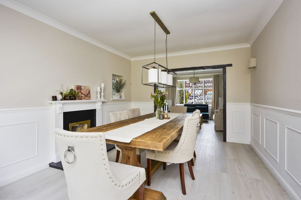 Property photo 2 of 11 37 Greenhill Aven...