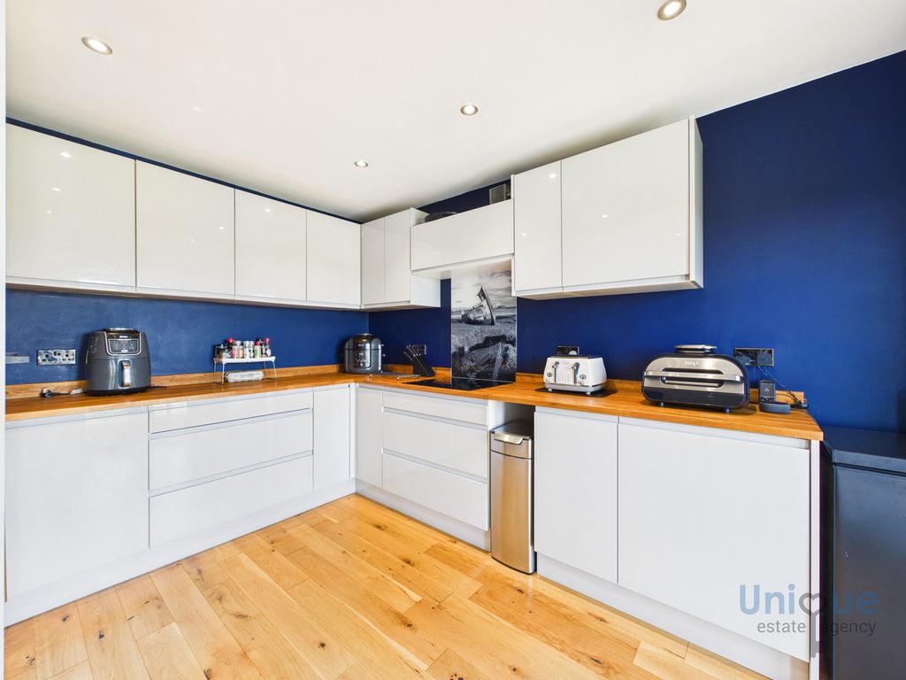 Property photo 3 of 34