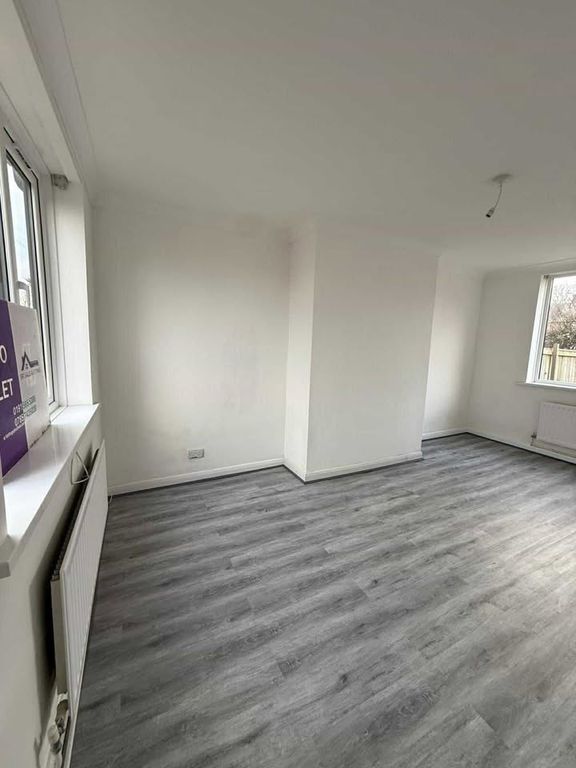 Property photo 2 of 19 7 Fir Grove 2