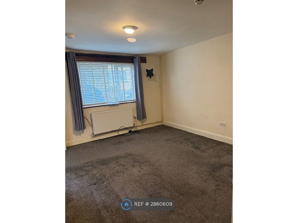 Property photo 3 of 5 Main Room