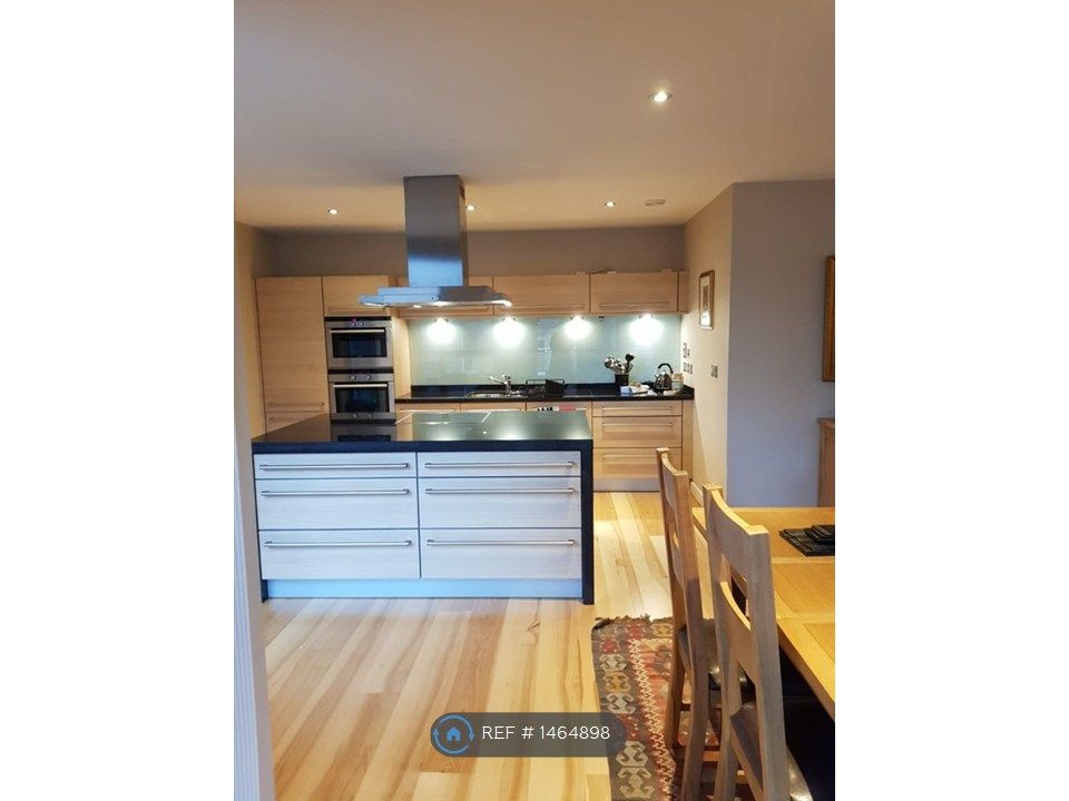 Property photo 3 of 14 High Spec Kitchen