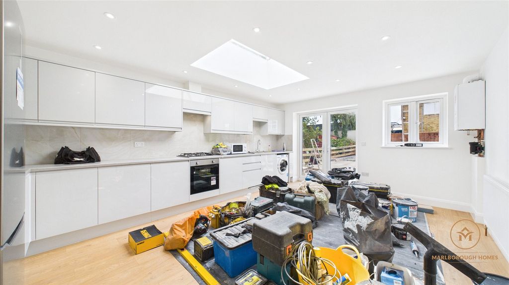 Property photo 2 of 18 Picture No. 21