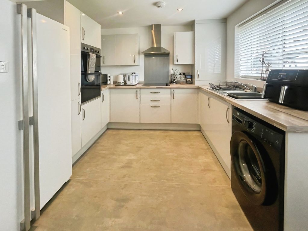Property photo 3 of 17 10Ca9301-6d1Ed423-E182-4d5d-B890-Cb4Af70829Cb