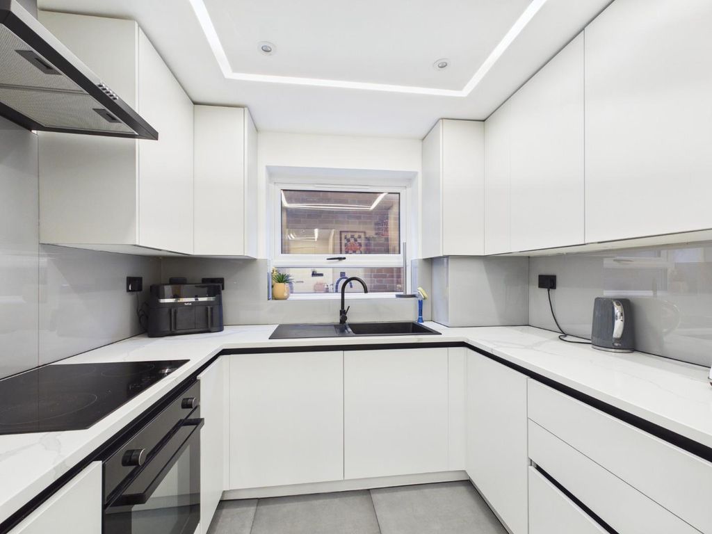 Property photo 2 of 17 Cam05010G0-Pr0029-Still003.Jpg