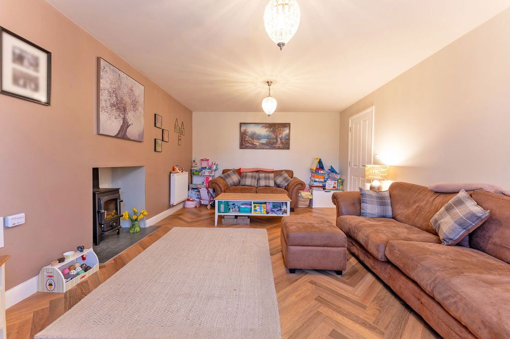 Property photo 2 of 21