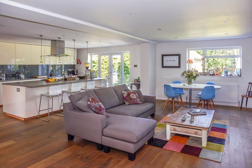 Property photo 2 of 25