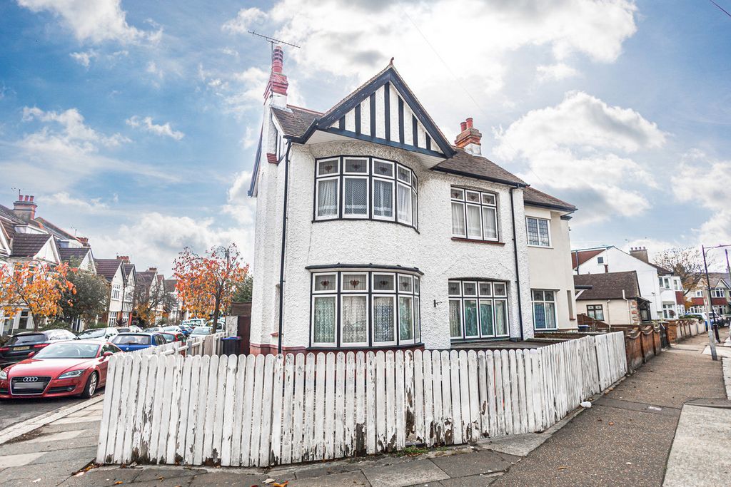 Property photo 1 of 17