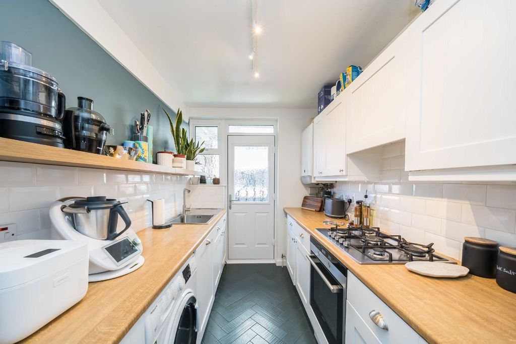 Property photo 3 of 6