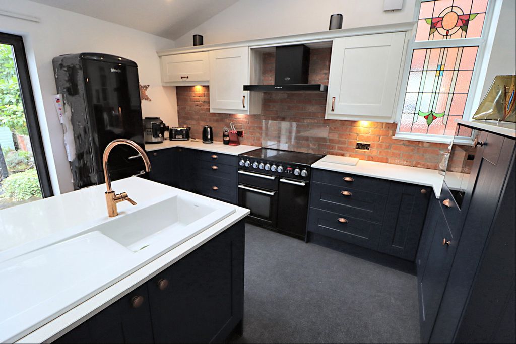 Property photo 3 of 37