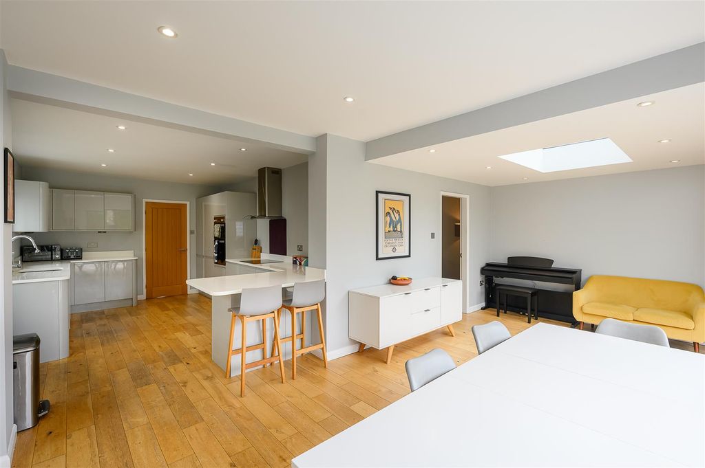 Property photo 3 of 17 Kitchen Diner