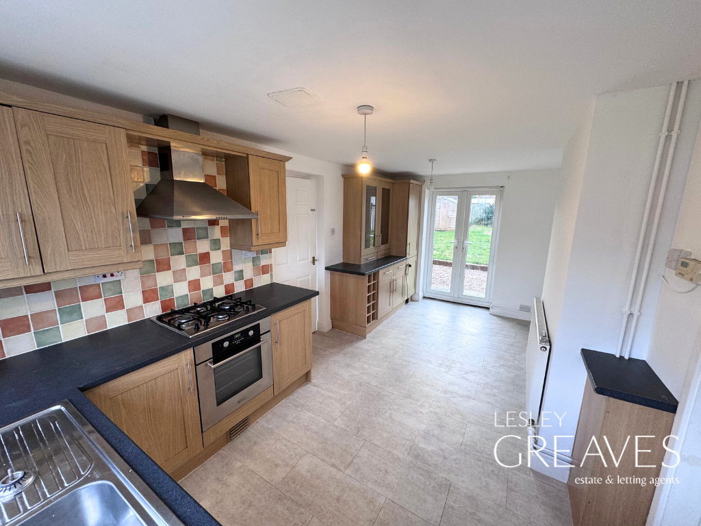 Property photo 3 of 10 Kitchen