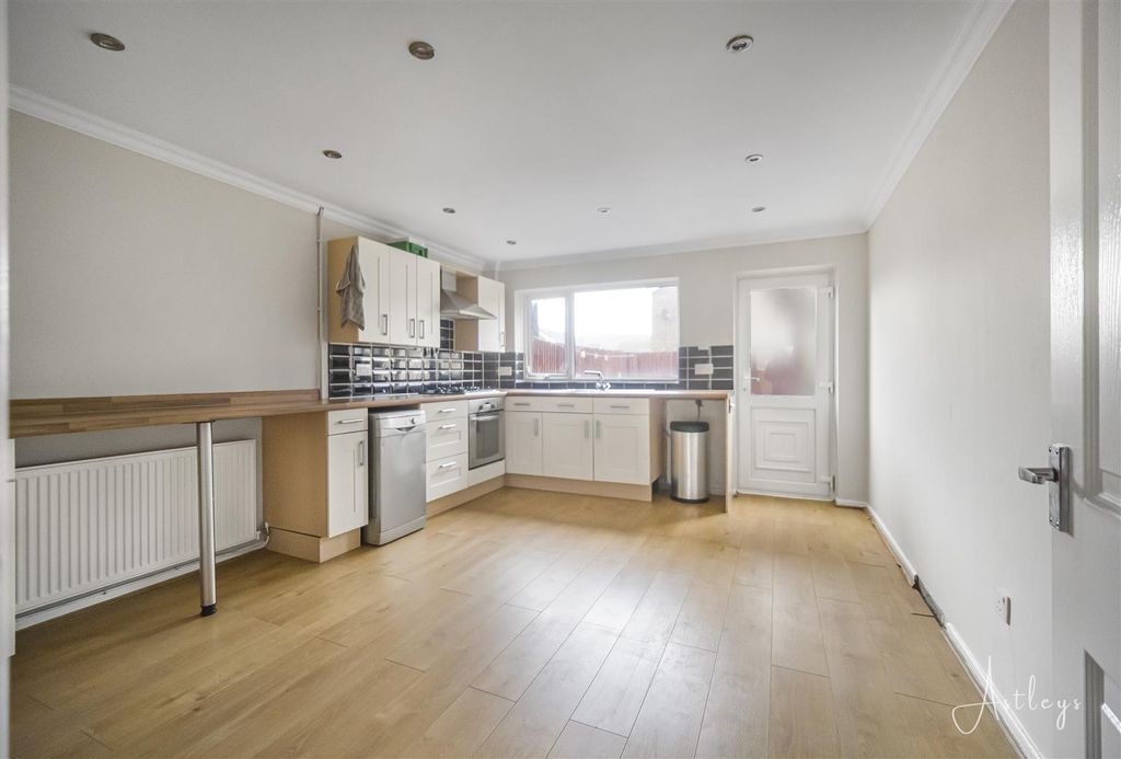 Property photo 3 of 13 Kitchen/Diner