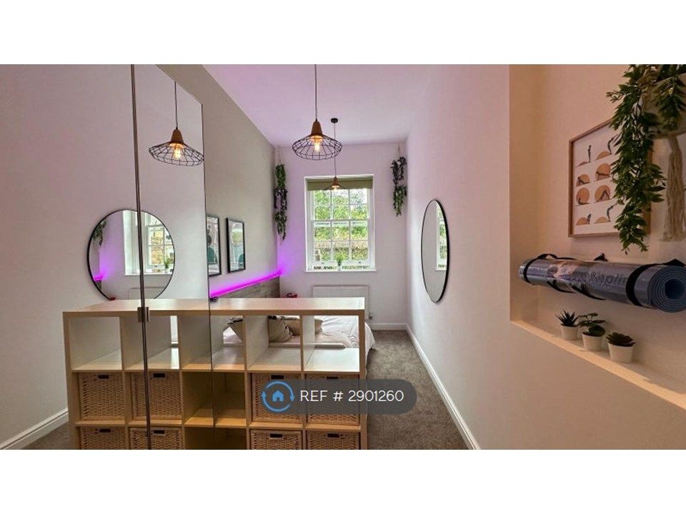 Property photo 2 of 8 Your Fully Furnished Big Bright Room