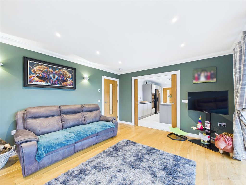 Property photo 3 of 30 Sitting Room