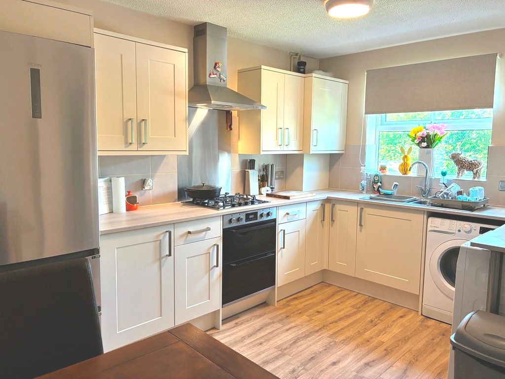 Property photo 2 of 10 Kitchen