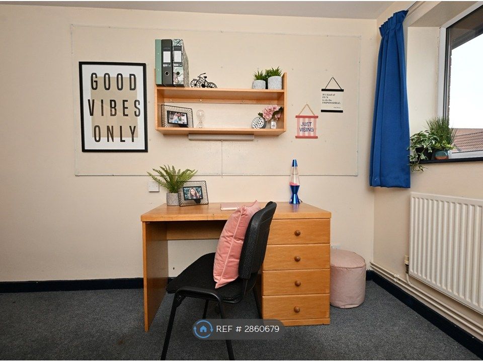 Property photo 2 of 16 Bronze Bedroom