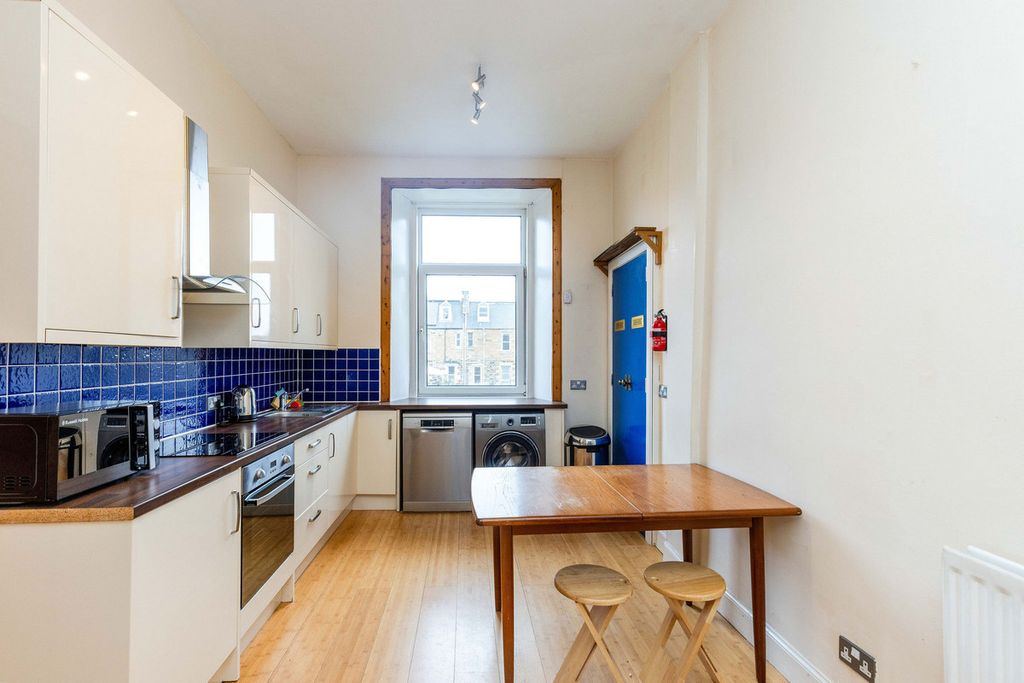 Property photo 2 of 34