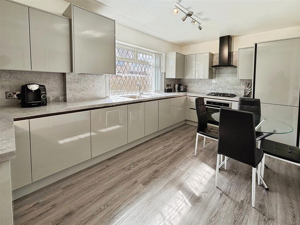 Property photo 2 of 17 Kitchen/Diner