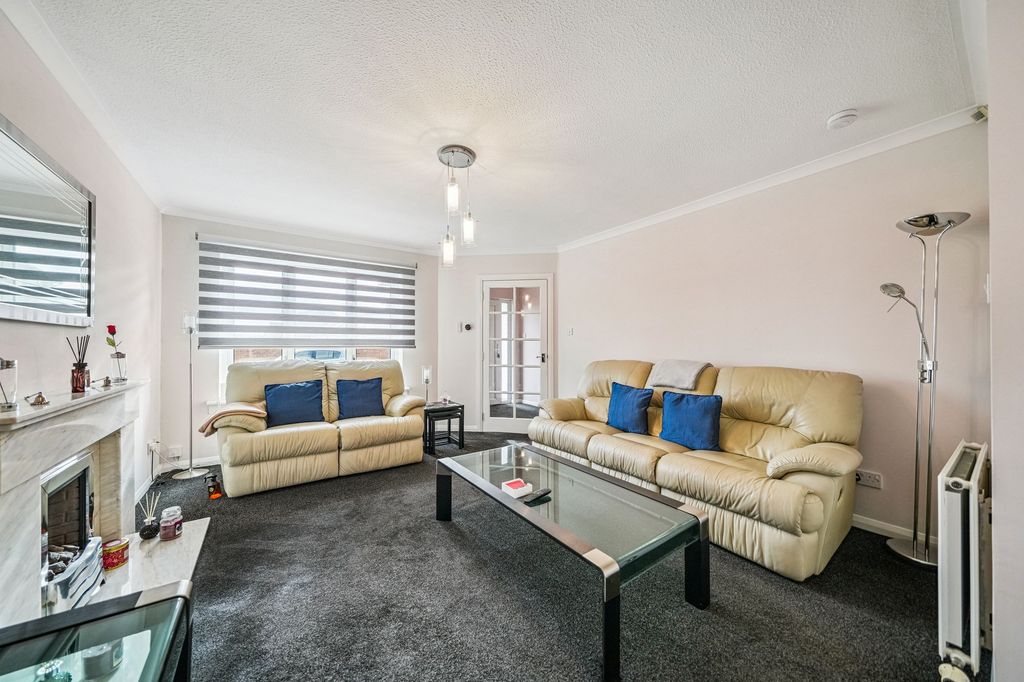 Property photo 3 of 25