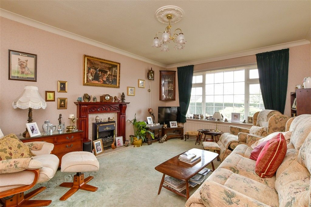 Property photo 1 of 13 Lounge