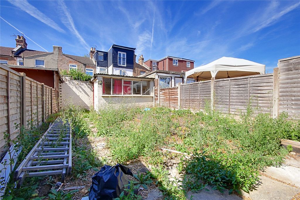 Property photo 2 of 16 Picture No. 28