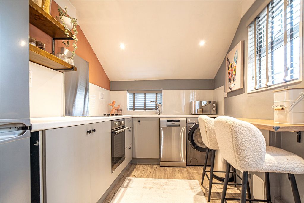 Property photo 2 of 10 Kitchen