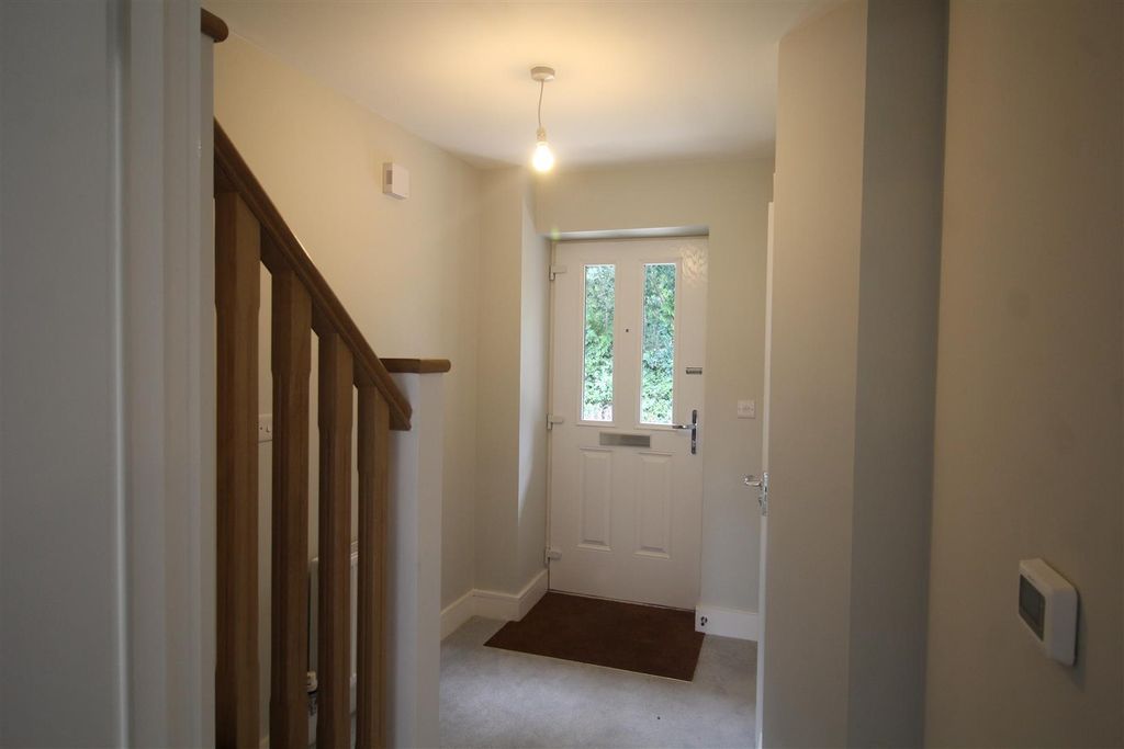 Property photo 3 of 13 Entrance Hallway