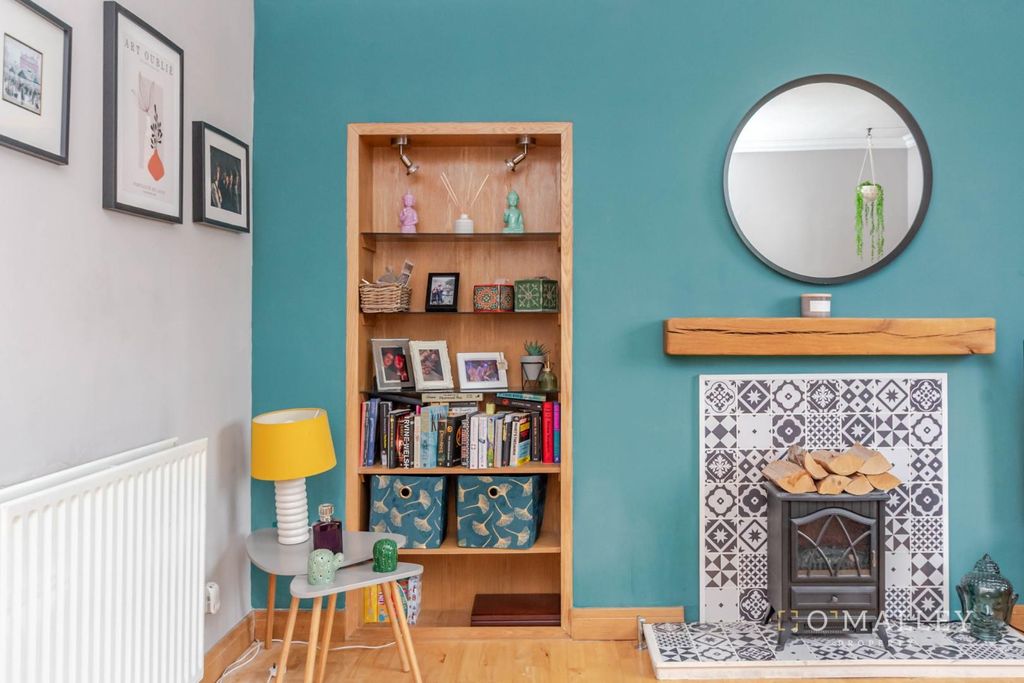 Property photo 3 of 17 Lounge