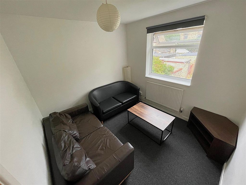 Property photo 3 of 7 74-Lounge.Jpeg